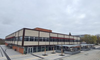 Neue Mensa mit Terrasse von Süden