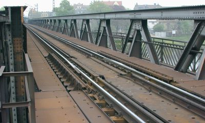 Gleisbett auf Eisenbahnbrücke