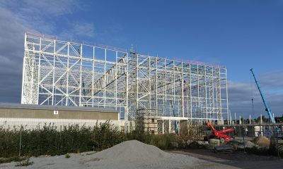 Stahlkonstruktion der Versuchshalle im Bauzustand