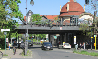 Mexikoplatz mit abzufangender Bahnquerung