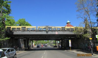 Mexikoplatz mit abzufangender Bahnquerung