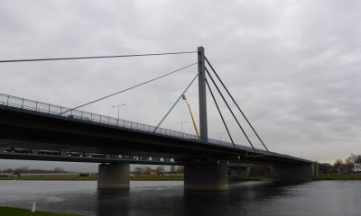 Ansicht der Rheinbrücke Maxau vom Ufer